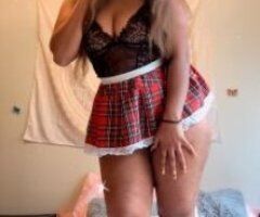young sexy slim thick MILF - Image 5