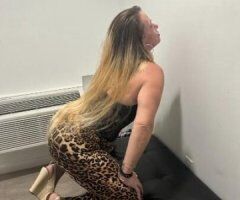 Sexy blonde back at it - Image 3