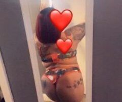 sexy pawg in town for a couple nights only 😻 - Image 3