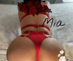 Queens’ Naughty Delight: Mia Awaits! 💋🍑💦