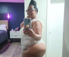Curvy Temptress 🍑💋 Awaiting Your Desire 💦😘 - Image 3