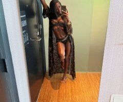 🔥 Ready to Play? Hot Ebony Delight Awaits! 🍫💋