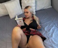 Blonde Bombshell Beckons 🌟😘💋