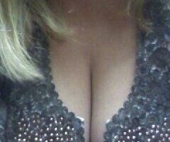 Curvy Blonde Temptress Awaits 🍑💋