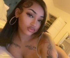 Sizzling Seattle Siren: All Natural Fun 🍑💋