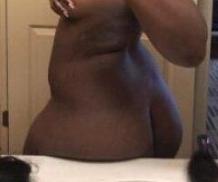 Young 💦 Temptress with a Juicy 🍑 Awaits You!