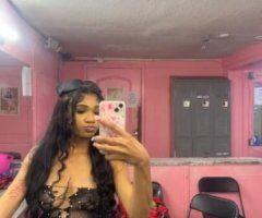 Carplay Queen 👑🍑 Seeks Your Wildest Desires 💦💋 - Image 2