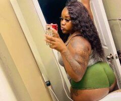 Sizzling Curves in Harrisburg 💦🍑 Ready to Play?