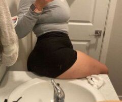 Curvy Temptress Awaits 💋🍑 Your Desire - Image 7