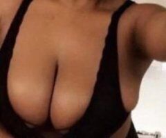 big titty PRETTY FACE COME PUT YOUR COCK IN BETWEEN