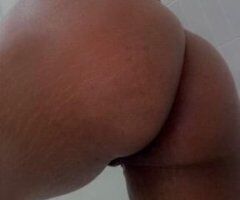 Queens' Creamy Dream 💋🍑 Car Fun & More 🌟💦 - Image 5