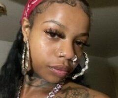 Queens Tease 🍑💦 Petite Squirter with Magic Lips 💋💦