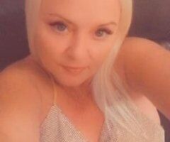 Blonde Bombshell 💋 in Paradise 🌴🌺 Ready to Play? - Image 2