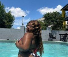 Voluptuous Vixen Ready to Play 🍑💋 - Image 2
