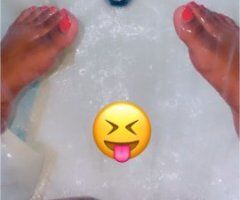 Dark-Skinned Delight 🍑 23 & Ready to Play 💋💦