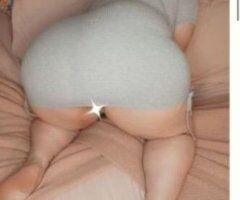 Plump Snowbunny Awaits 🍑💦 Fluffy Fun! ❄️😘 - Image 3