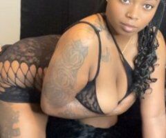 Curves & Chemistry in Everett 🍑💋💦