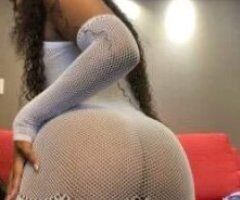 Yuma's Irresistible Petite Playmate 💦🍑💋 - Image 3