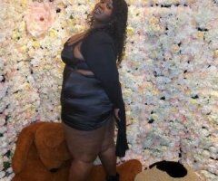 🍷 6ft Tantalizing Treat 🍑 Throat Goddess Awaits 💋🔥 - Image 2