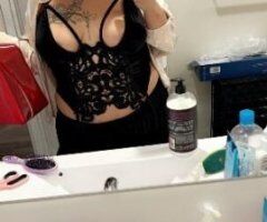Good Girl Awaits: Dive into Roxie's Wonderland 💋🍑💦 - Image 4