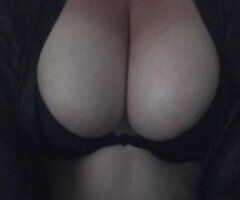 🔥 Busty Beauty in Long Island 💋 Ready to Play? 🍑