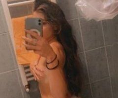 Pussy Pleasure Seeker 💋💦 Ready to Indulge 😘🍑 - Image 2