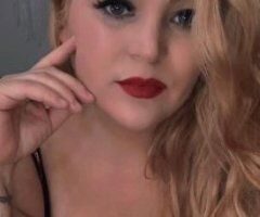 Curvy Dream Girl Awaits 💋🌙🍑