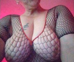 Indy's Juicy Delight 🍑💋 Ready to Play?