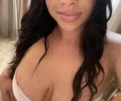 Thick & Busty Delight in Pueblo 🍑💋 Let's Play! 💦🔥