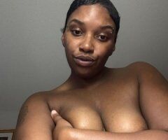 Mind-Blowing Lips 💋🍑 Waiting for You! 💦