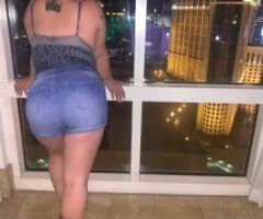 🍑 Tyler's Alluring Italian Temptress Awaits 💋