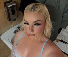 Hot Snow Bunny in Santa Cruz 🍑💦 Ready to Play!