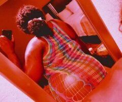 Dive into Desire with a Curvy Goddess 🍑💦💋