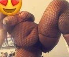 Thick Temptress Awaits 💋🍑 Dive In Deep! 💦