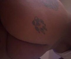 Slim Sweetheart with a Juicy 🍑 Ready for You! 💦💋