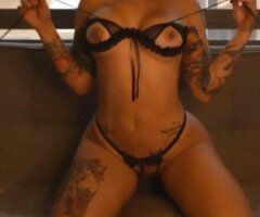 🔥 Anna's Sultry Arrival in Palm Springs! 💋😈 - Image 3