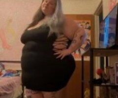 Curvy Queen Ready to Play 💋📱🍑✨