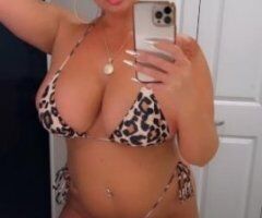 🔥 Curvy Blonde Tease in Palm Springs 🍑💦💋