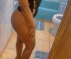 Slim Thick Temptress Awaits 🍑💋 - Image 2