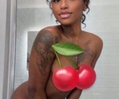 💦 Bronx Bombshell: Dive into Desire 💋🍑