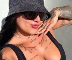 Sultry Brunette 🍑 Awaits Your Kisses 💋🔥 - Image 4