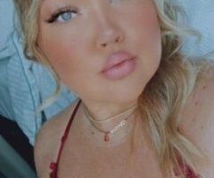 🔥 Curvy Queen Offering Sloppy Top Bliss! 💦🍑😘