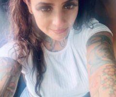 Reno's Wild Ride: Tattooed MILF Awaits 💋🍑💦 - Image 10