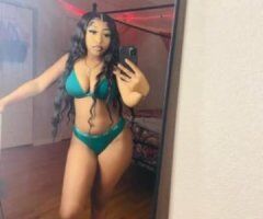 Denver's Juicy Delight 🍑💋 Ready to Play! - Image 4