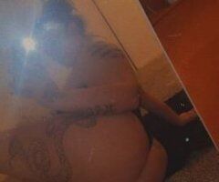 Indulge with This BBW Temptress 🍑💋 - Image 2
