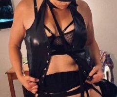 🔥 Curvy Milf Ready to Heat Things Up! 💦🍑😘 - Image 6