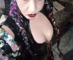 🔥 Horny Gothic Queen Ready to Please 💋🍑😘 - Image 3
