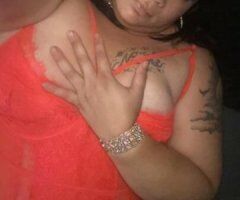 💦💋 Thick Temptress Ready to Fulfill Your Wildest Desires 🔥🍑😘 - Image 5