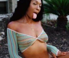 No gag reflex, just pleasure! 💦🍑👅🌺 - Image 2