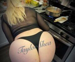 🔥 Sizzling MILF Taylor Shea Is Ready to Play! 💋🍑💦 - Image 5